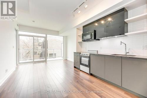 302 - 6 Parkwood Avenue, Toronto, ON - Indoor Photo Showing Kitchen