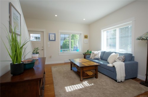 186 First Ave West, Qualicum Beach, BC 