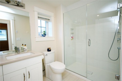 186 First Ave West, Qualicum Beach, BC 