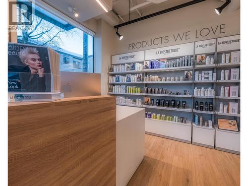 2695 4Th Avenue, Vancouver, BC 