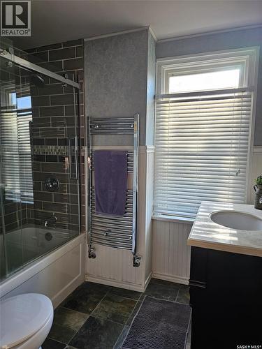 608 Walsh Avenue, Oxbow, SK - Indoor Photo Showing Bathroom