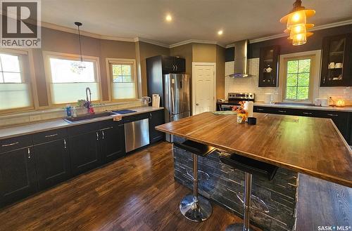 608 Walsh Avenue, Oxbow, SK - Indoor Photo Showing Kitchen