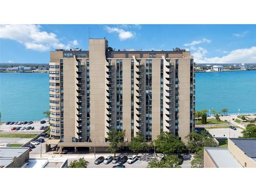 909-155 Front Street North, Sarnia, ON 