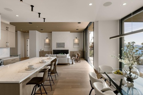 418 Lands End Rd, North Saanich, BC 