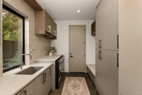 418 Lands End Rd, North Saanich, BC 