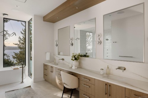 418 Lands End Rd, North Saanich, BC 