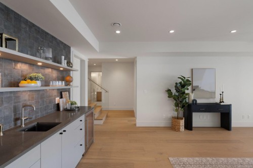 418 Lands End Rd, North Saanich, BC 