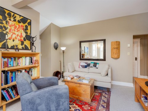 355 Richmond Ave, Victoria, BC - Indoor Photo Showing Living Room