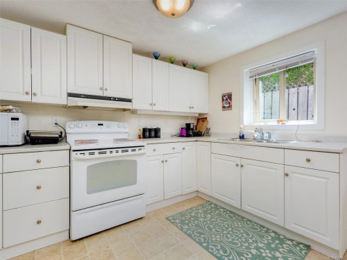 355 Richmond Ave, Victoria, BC - Indoor Photo Showing Kitchen