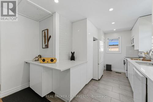 1314 Fisher Avenue, Burlington, ON - Indoor Photo Showing Kitchen