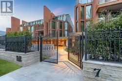 207 - 7 DALE AVENUE  Toronto, ON M4W 1K2