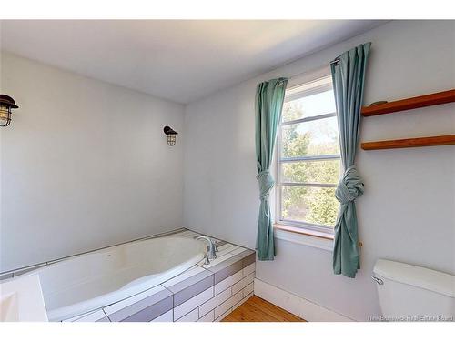 8 Centennial Dr, Minto, NB 