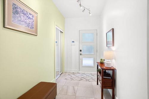 Hall - 37 Ch. Stephenson, Gore, QC - Indoor