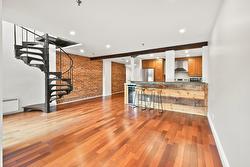 106-869 Av. Viger E.  Montréal (Ville-Marie), QC H2L 2P5