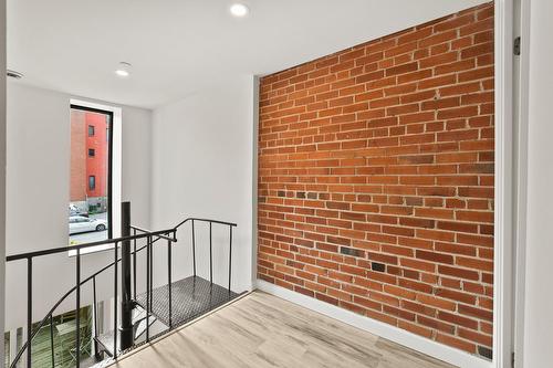 Escalier - 106-869 Av. Viger E., Montréal (Ville-Marie), QC - Indoor Photo Showing Other Room