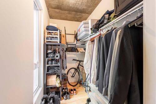 Walk-in closet - 308-4260 Rue De Rouen, Montréal (Mercier/Hochelaga-Maisonneuve), QC - Indoor With Storage