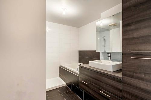 Bathroom - 308-4260 Rue De Rouen, Montréal (Mercier/Hochelaga-Maisonneuve), QC - Indoor Photo Showing Bathroom