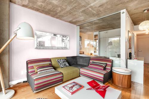Living room - 308-4260 Rue De Rouen, Montréal (Mercier/Hochelaga-Maisonneuve), QC - Indoor Photo Showing Living Room