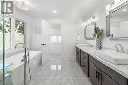 Primary Bedroom/Ensuite - 