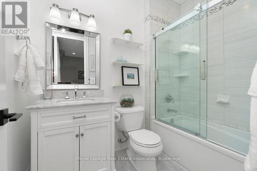 Bathroom - 1285 Mineola Gardens, Mississauga, ON - Indoor Photo Showing Bathroom