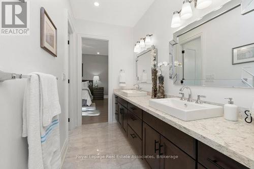 Bathroom - 1285 Mineola Gardens, Mississauga, ON - Indoor Photo Showing Bathroom