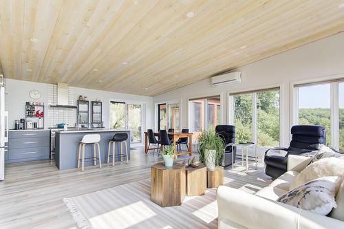 Overall view - 1097 Ch. De La Côte, Lachute, QC - Indoor Photo Showing Living Room