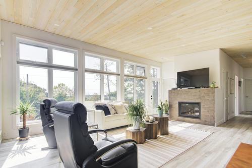 Living room - 1097 Ch. De La Côte, Lachute, QC - Indoor Photo Showing Living Room With Fireplace