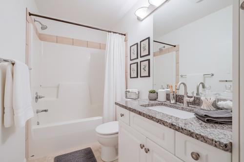 411-1962 Enterprise Way, Kelowna, BC - Indoor Photo Showing Bathroom
