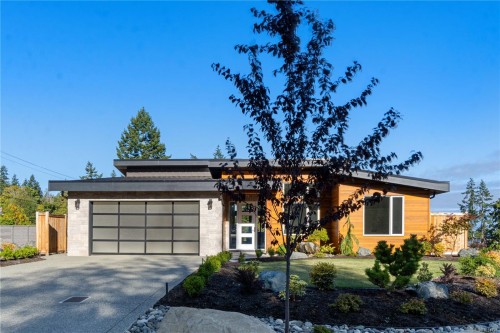 1017 Coral Pl, French Creek, BC 