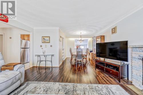8026 Mayfield Road, Caledon, ON - Indoor Photo Showing Living Room