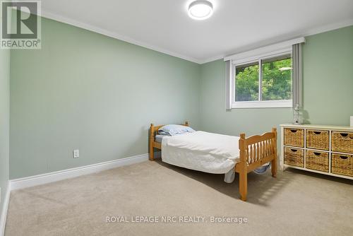 2nd bedroom - 6568 Riall Street, Niagara Falls (Stamford), ON - Indoor Photo Showing Bedroom