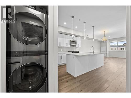 3638 Mission Springs Drive Unit# 301, Kelowna, BC - Indoor Photo Showing Laundry Room
