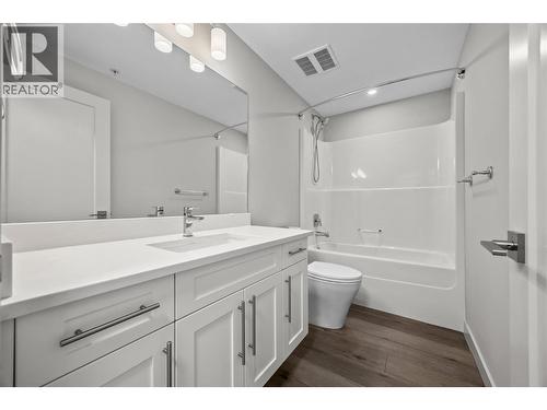 3638 Mission Springs Drive Unit# 301, Kelowna, BC - Indoor Photo Showing Bathroom