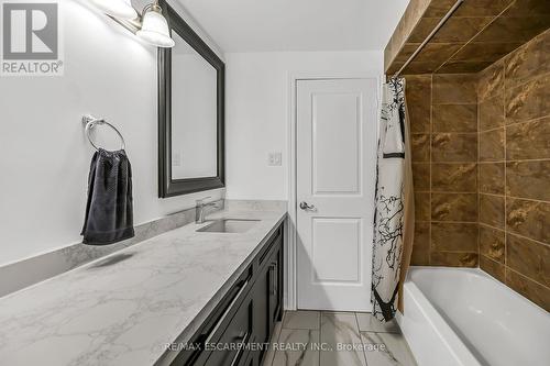 28 Tara Court, Hamilton, ON - Indoor Photo Showing Bathroom