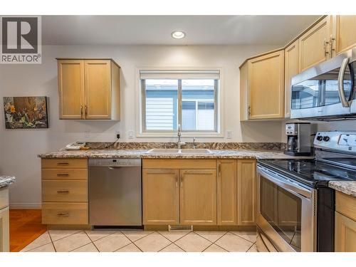550 Yates Road Unit# 162, Kelowna, BC - Indoor Photo Showing Kitchen With Double Sink