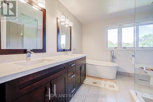 2591 Robin Drive, Mississauga, ON - Indoor Photo Showing Bathroom