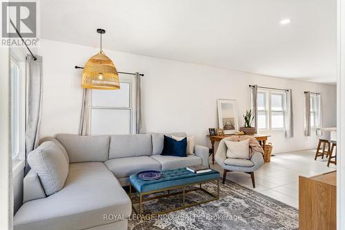 37 Lock Street, St. Catharines (Port Dalhousie), ON - Indoor Photo Showing Living Room