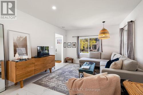 37 Lock Street, St. Catharines (Port Dalhousie), ON - Indoor Photo Showing Living Room