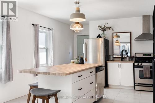 37 Lock Street, St. Catharines (Port Dalhousie), ON - Indoor Photo Showing Kitchen