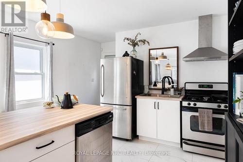 37 Lock Street, St. Catharines (Port Dalhousie), ON - Indoor Photo Showing Kitchen