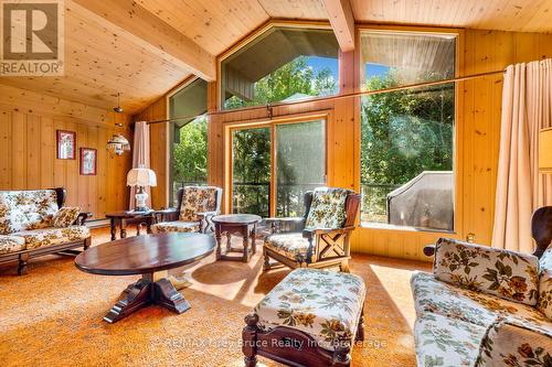 27 Silverside Point Drive, Northern Bruce Peninsula, ON - Indoor Photo Showing Living Room