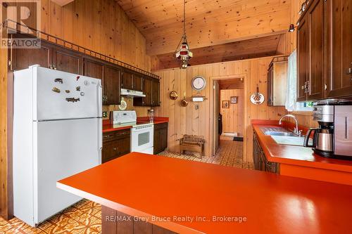 27 Silverside Point Drive, Northern Bruce Peninsula, ON - Indoor Photo Showing Kitchen