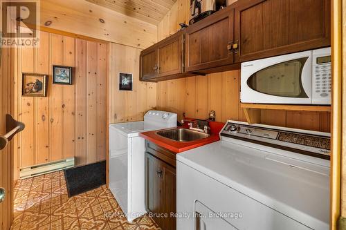 27 Silverside Point Drive, Northern Bruce Peninsula, ON - Indoor Photo Showing Laundry Room