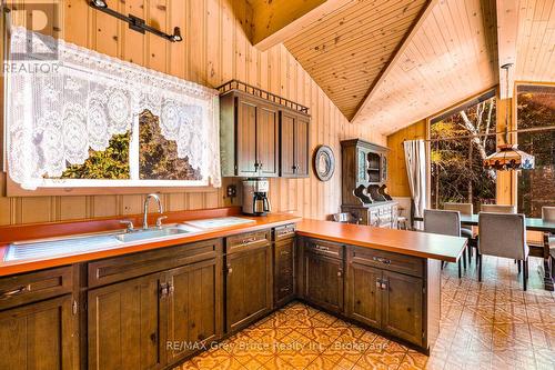 27 Silverside Point Drive, Northern Bruce Peninsula, ON - Indoor Photo Showing Kitchen With Double Sink