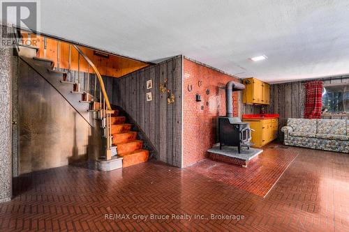 27 Silverside Point Drive, Northern Bruce Peninsula, ON - Indoor Photo Showing Other Room