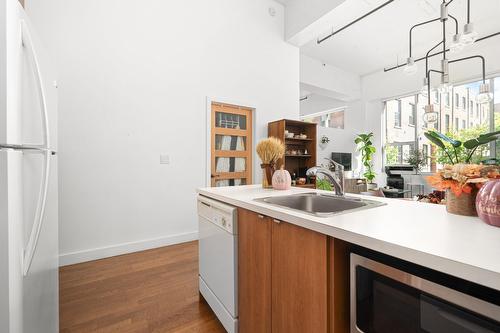 Cuisine - 158-4951 Rue Ontario E., Montréal (Mercier/Hochelaga-Maisonneuve), QC - Indoor Photo Showing Kitchen