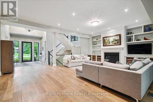176 Viewbank Crescent, Oakville (Sw Southwest), ON - Indoor Photo Showing Living Room With Fireplace