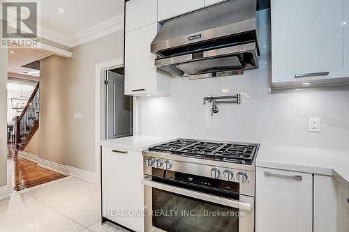 19 Anglin Drive, Richmond Hill, ON - Indoor Photo Showing Kitchen