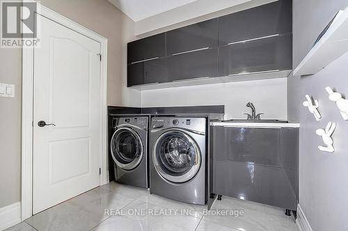 19 Anglin Drive, Richmond Hill, ON - Indoor Photo Showing Laundry Room