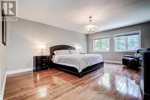 19 Anglin Drive, Richmond Hill, ON - Indoor Photo Showing Bedroom